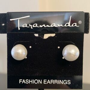 Taramanda White Pearl Earrings